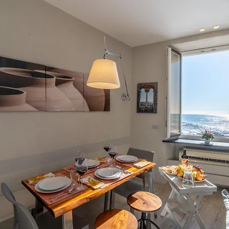 Aurora 2&2, Emma شقة جنوة