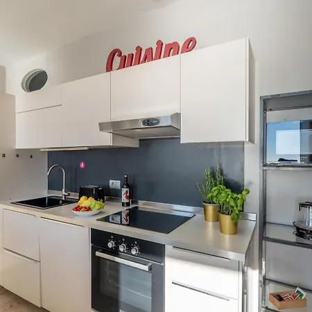 شقة Aurora 2&2, Emma