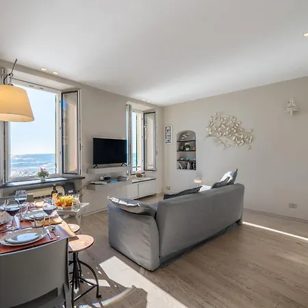 Aurora 2&2, Emma * جنوة