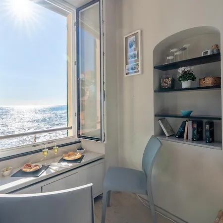 Aurora 2&2, Emma جنوة